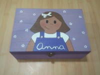 Joyero con niña lila (18,95€)